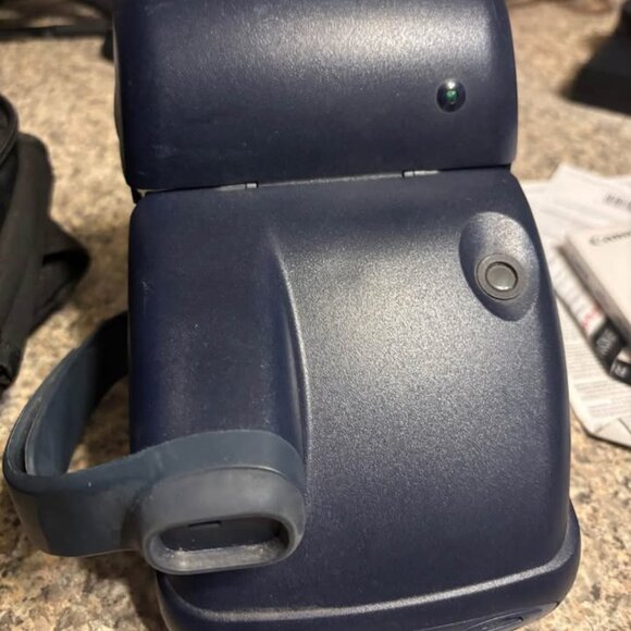 Instant Polaroid camera for content creators or capturing memories - Picture 3 of 4